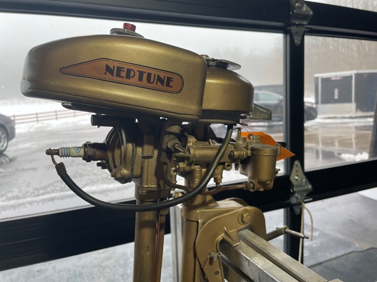#3830-•-muncie-neptune-vintage-outboard-boat-motor-image-4