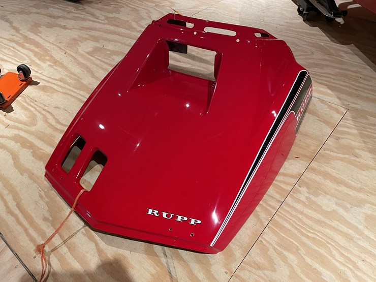 #3847-•-1976-rupp-rally-snowmobile-hood-image-1
