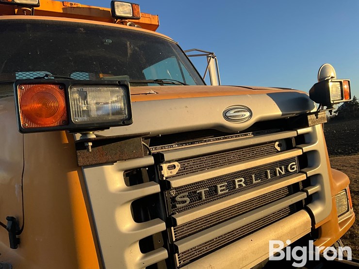 2005-sterling-lt7501-image-12