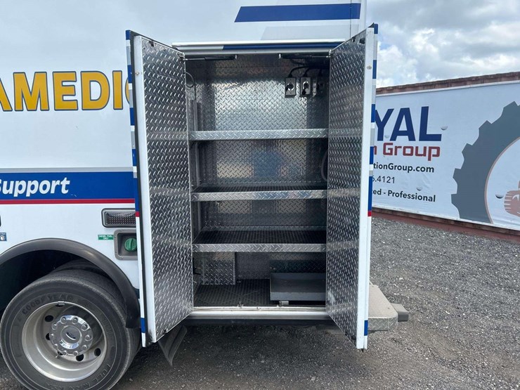 2013-ford-f550-image-19