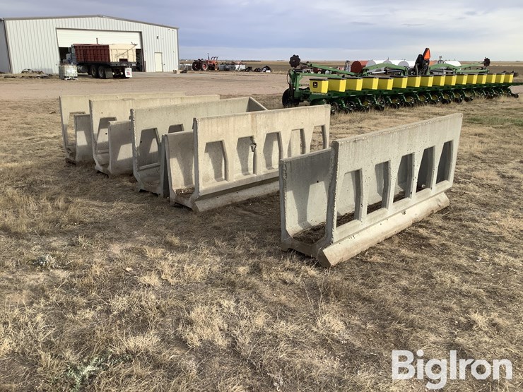 concrete-fenceline-feed-bunks-image-5