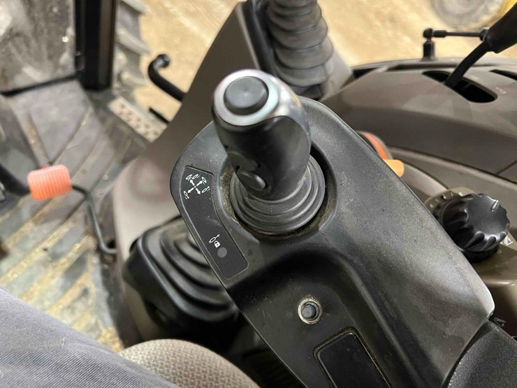 2014-case-farmall-115u-tractor-image-18