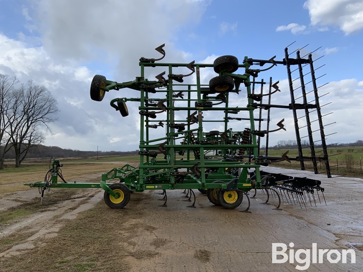 2021-john-deere-2430-image-8