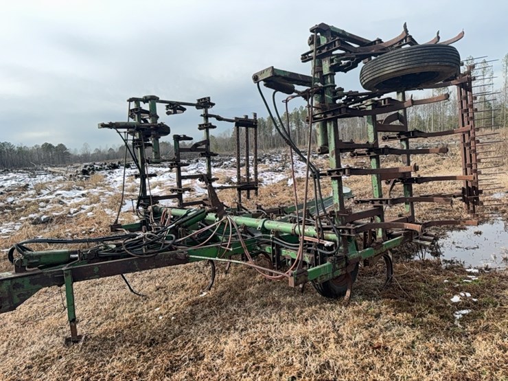 john-deere-pull-type-3-section-field-cultivator,-24';-located-at-7241-roxbury-rd,-charles-city,-va,-please-call-804.837.9940-or-804.651.4404-with-questions-image-7