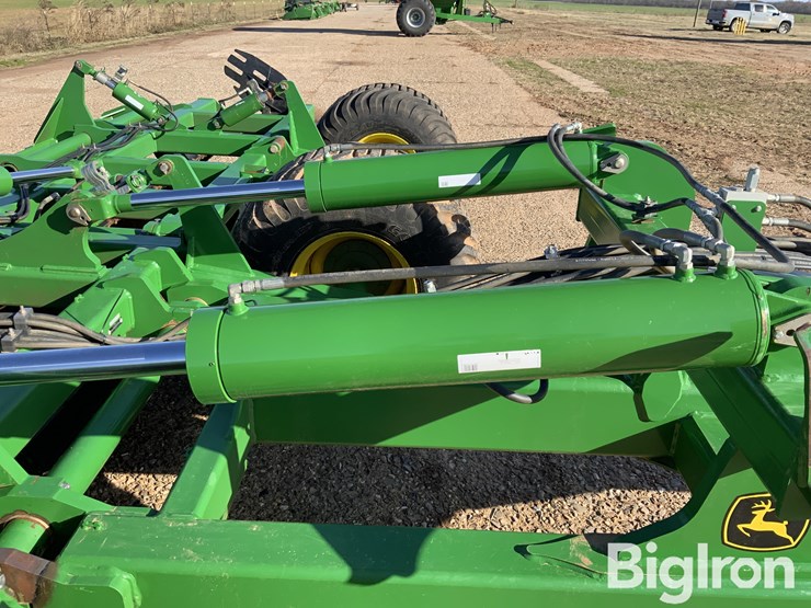 2021-john-deere-2680h-image-16