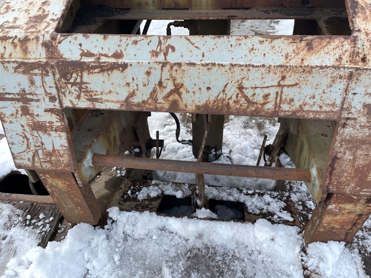 #1012-•-32'-lowboy-semi-trailer-(no-title,-for-parts)-image-42