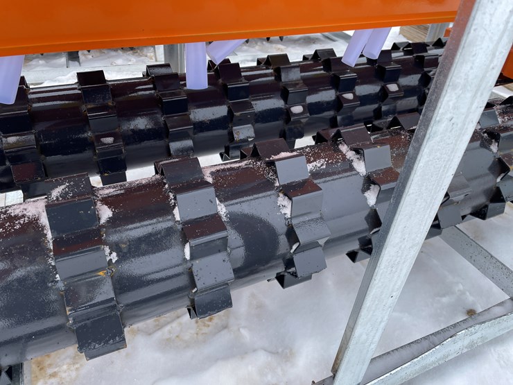 caterpillar-12-image-14