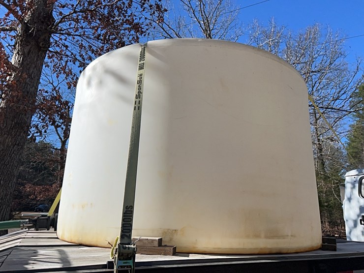 1550-gallon-poly-tank;-located-at-7241-roxbury-rd,-charles-city,-va,-please-call-804.837.9940-or-804.651.4404-with-questions-image-3