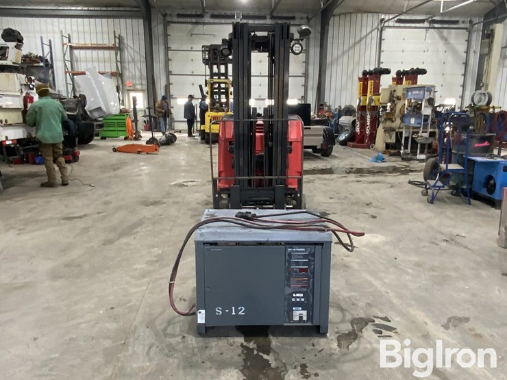 2018-raymond-425-c50tt-stand-on-electric-forklift-image-2