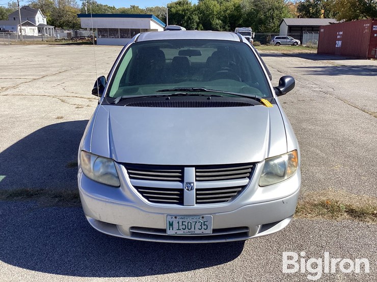 2005-dodge-grand-caravan-sport-image-2