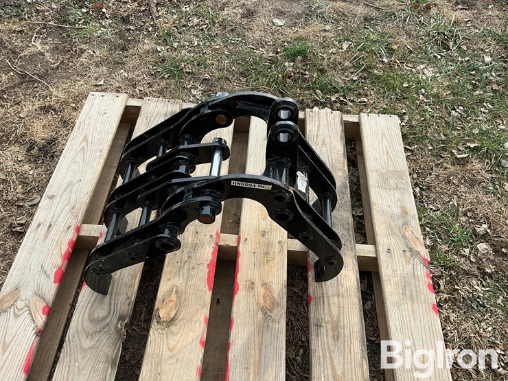 mini-excavator-grapple-image-8