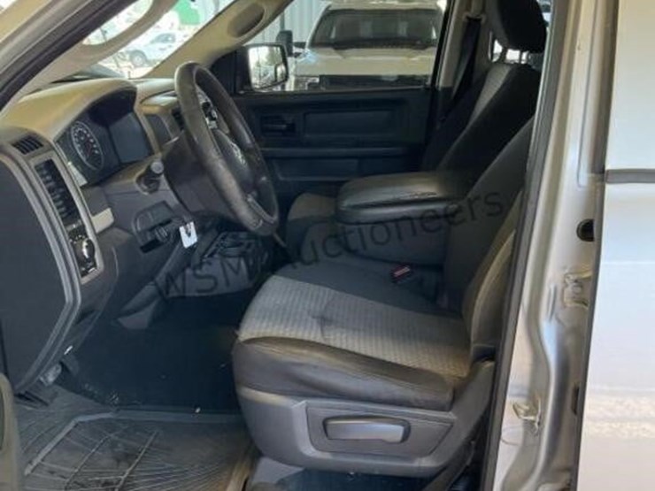 2011-dodge-1500-image-21