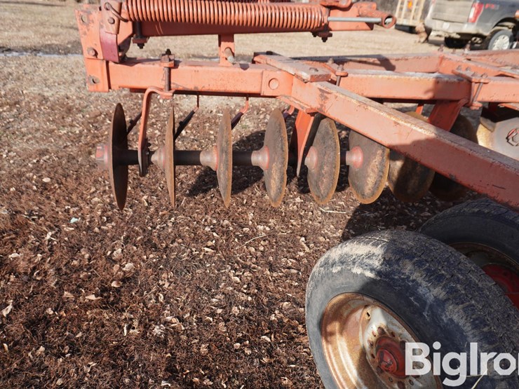 massey-ferguson-620-image-17