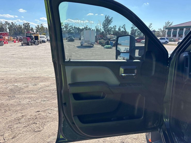 2018-chevrolet-silverado-3500hd-image-10