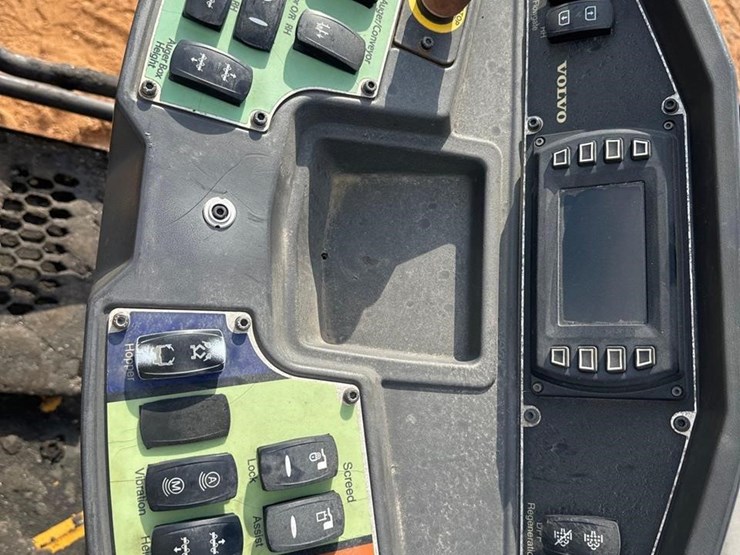 2018-volvo-p7110b-image-26