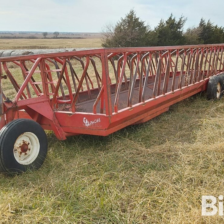 Apache WFW24A2 24' Feeder Wagon