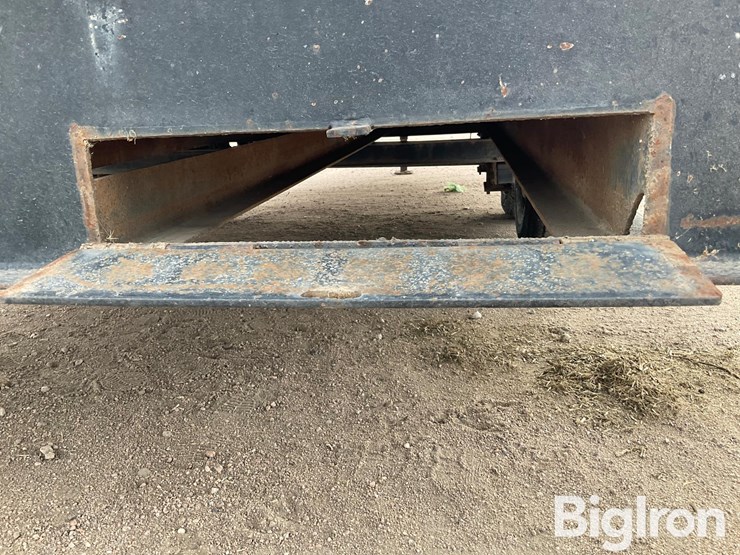 2000-diamond-t-bumper-pull-t/a-flatbed-trailer-image-16