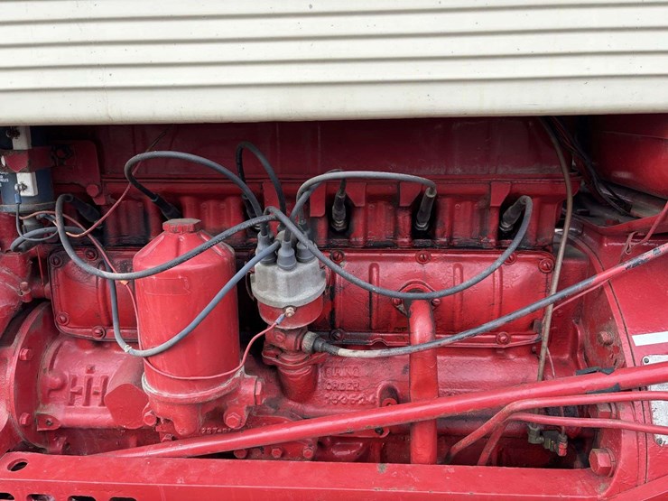 farmall-560-wide-front-image-28