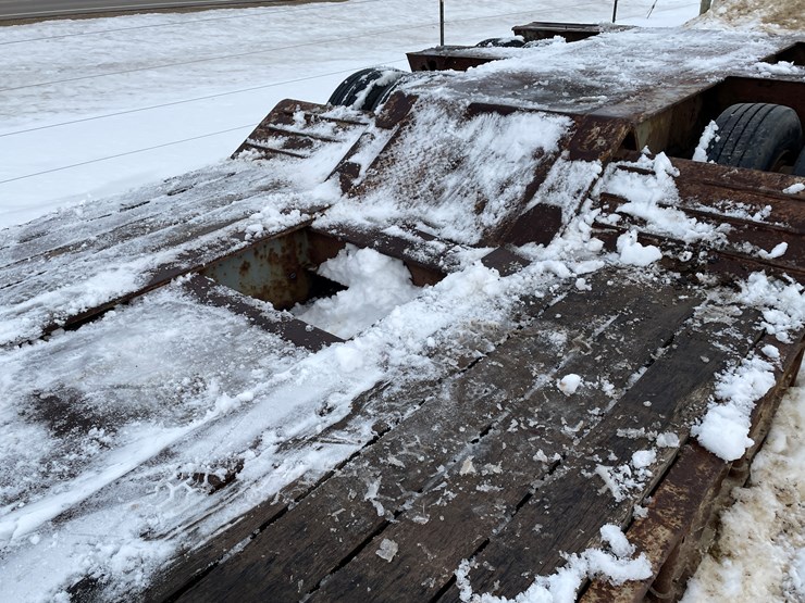 #1012-•-32'-lowboy-semi-trailer-(no-title,-for-parts)-image-23