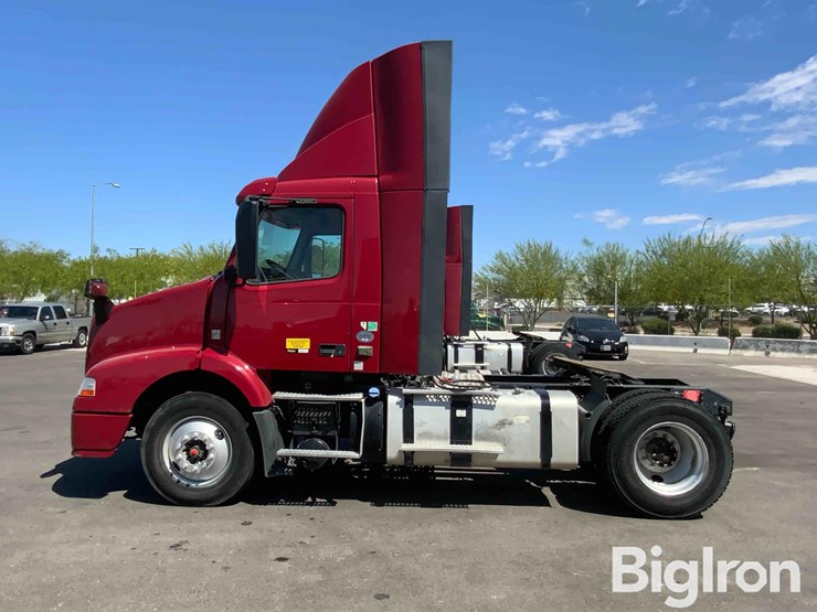 2016-volvo-vnm42t-s/a-truck-tractor-image-8