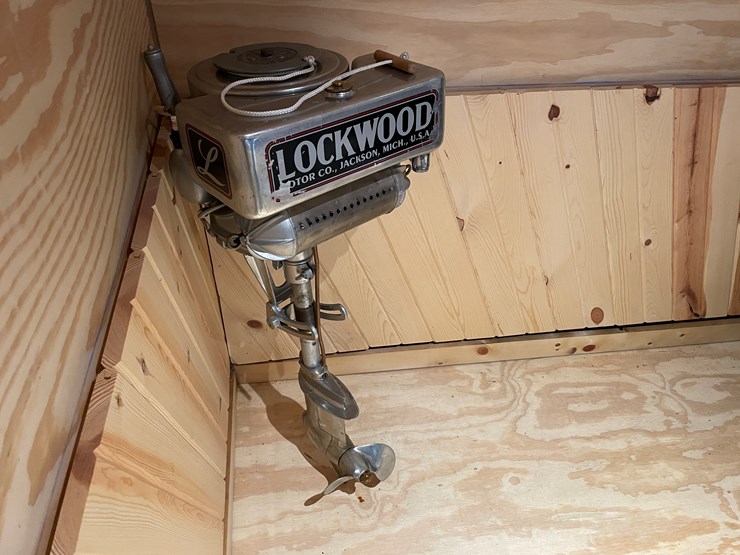 #3836-•-lockwood-vintage-outboard-boat-motor-image-2