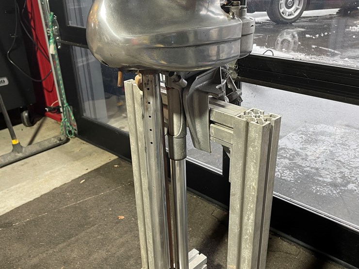 #3823-•-johnson-vintage-outboard-boat-motor-image-1