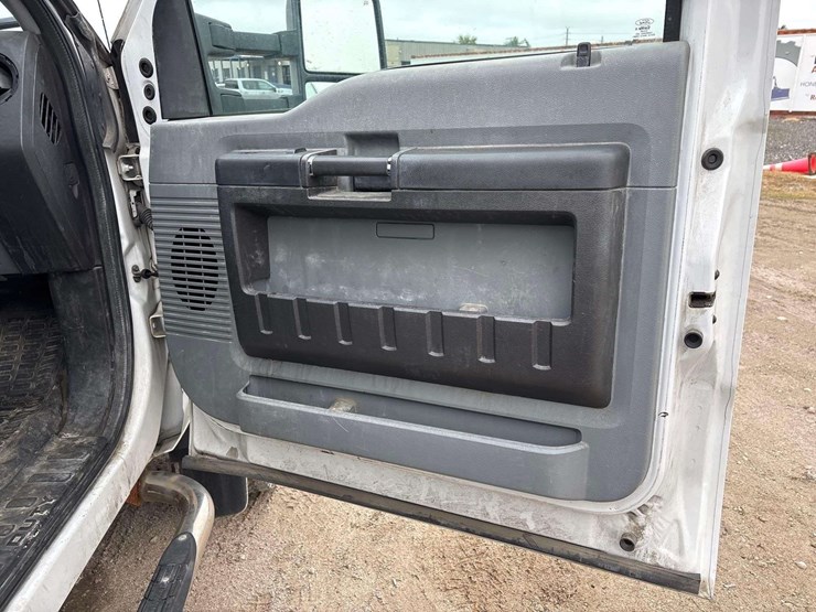 2012-ford-f550-image-39