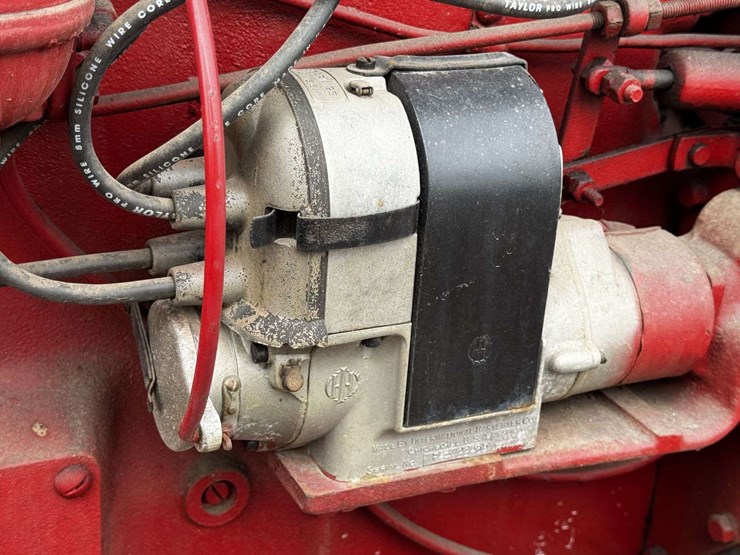 farmall-f-20-narrow-front-on-rubber-image-19