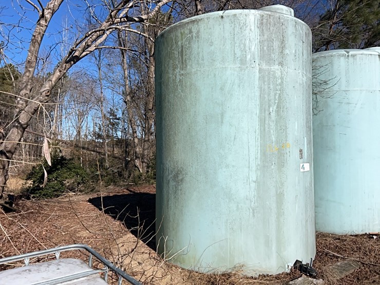 5000-gal-fertilizer-tanks,-poly;-located-at-7241-roxbury-rd,-charles-city,-va,--please-call-804.837.9940-or-804.651.4404-with-questions-image-3
