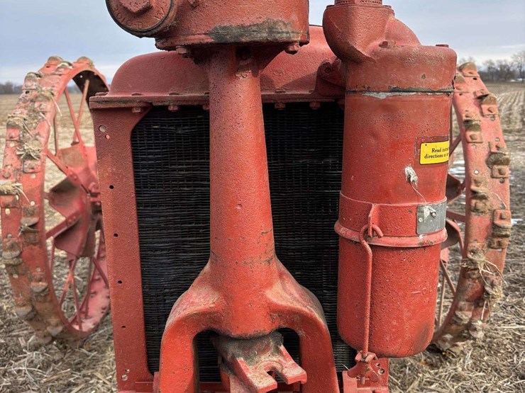 farmall-f-12-single-front-on-rubber-with-cast-steel-rim-and-rear-steel-image-54