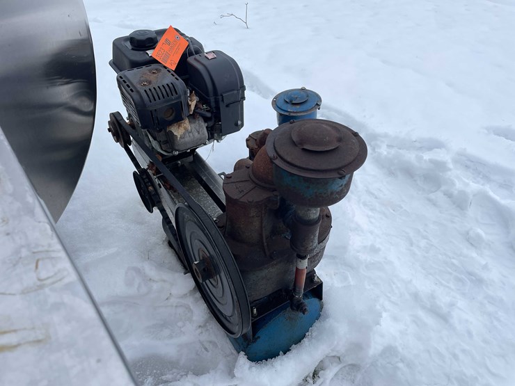 #3523-•-gas-powered-predator-motor-and-surge-vacuum-pump-image-4