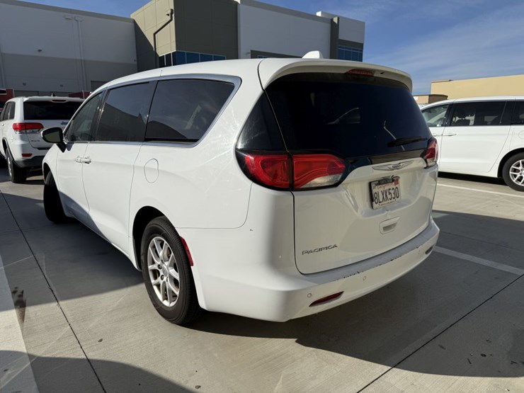 2019-chrysler-pacifica-image-4