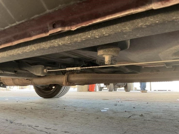 2011-ford-crown-victoria-sdn-image-23