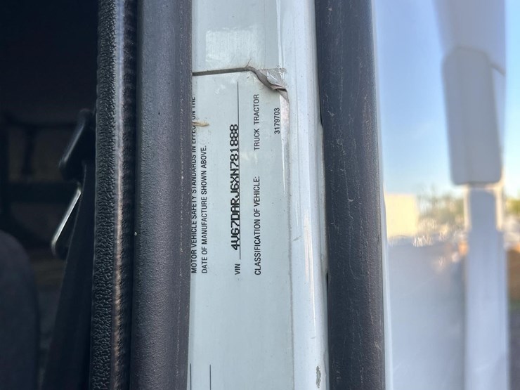 1999-volvo-vnl64t770-image-9