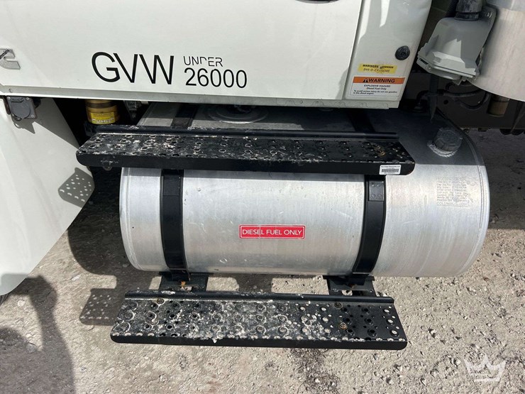 2019-international-durastar-4300-image-21