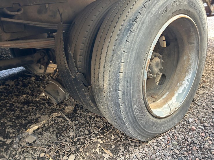 2015-volvo-f6-image-42