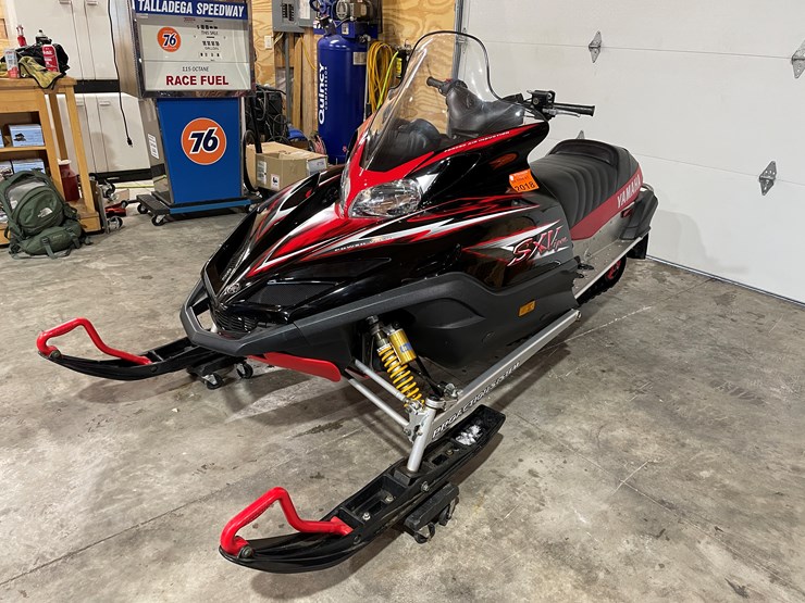 #3798-•-2004-yamaha-sx-viper-snowmobile-image-1