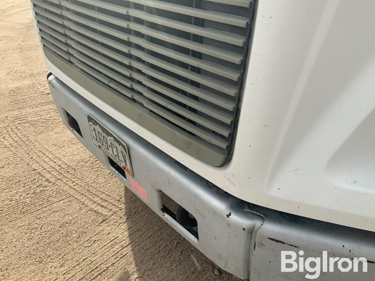 1998-freightliner-fl70-image-16