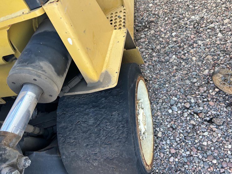 2002-yale-gc100mjn-image-27