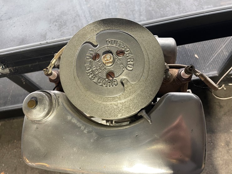 #3834-•-evinrude-foldlight-vintage-outboard-boat-motor-image-4