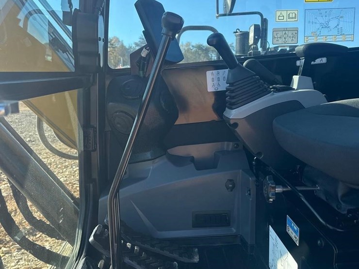 2025-caterpillar-305.5e2-image-22