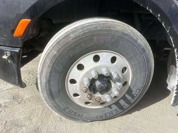 2016-peterbilt-579-image-24