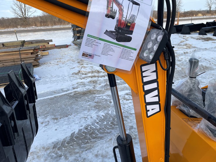 #204-•-miva-va13-mini-excavator-image-28