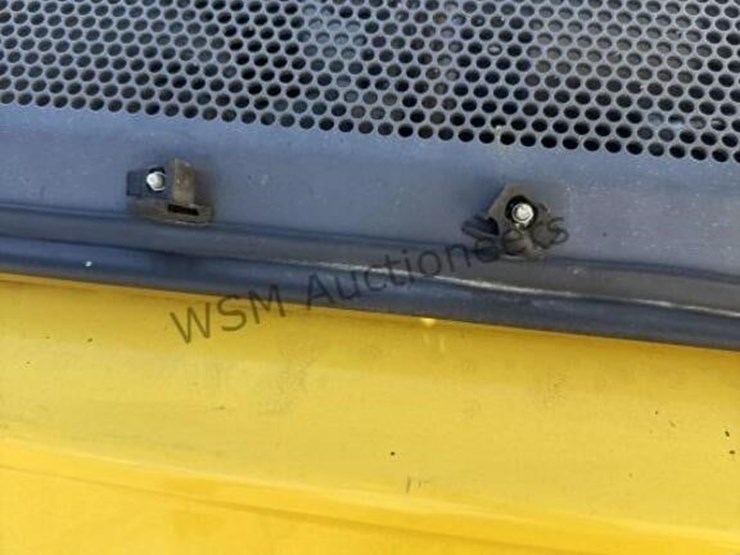 new-holland-l216-image-13