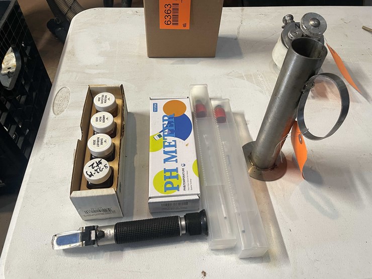 #6364-•-maple-syrup-lot-image-1