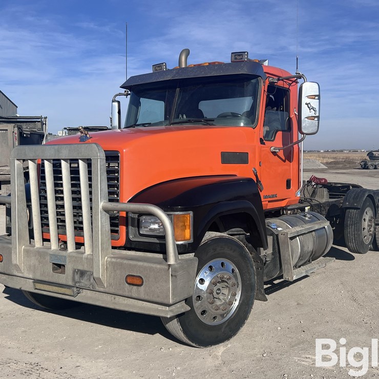 2016 MACK PINNACLE CHU613