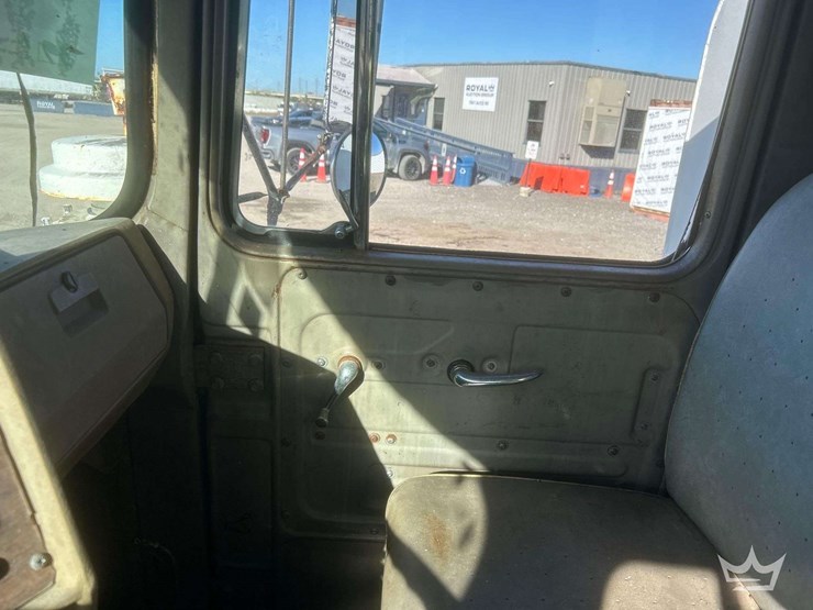 1981-mack-dm492s-image-29