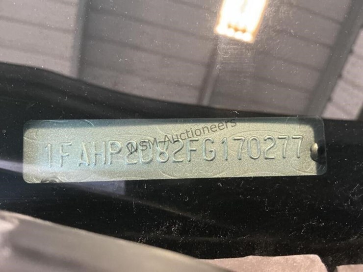 2015-ford-taurus-sdn-image-13