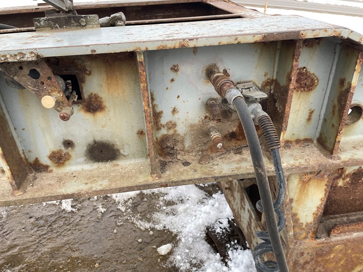 #1012-•-32'-lowboy-semi-trailer-(no-title,-for-parts)-image-14