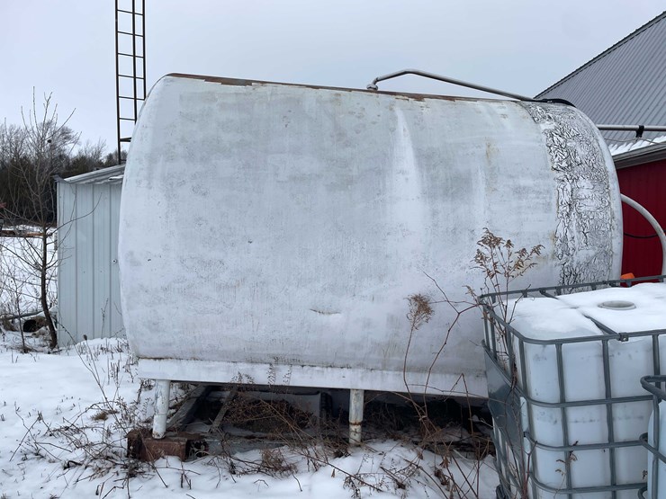 #3513-•-dairy-craft-4000-gallon-milk-stainless-steel-bulk-tank-image-2